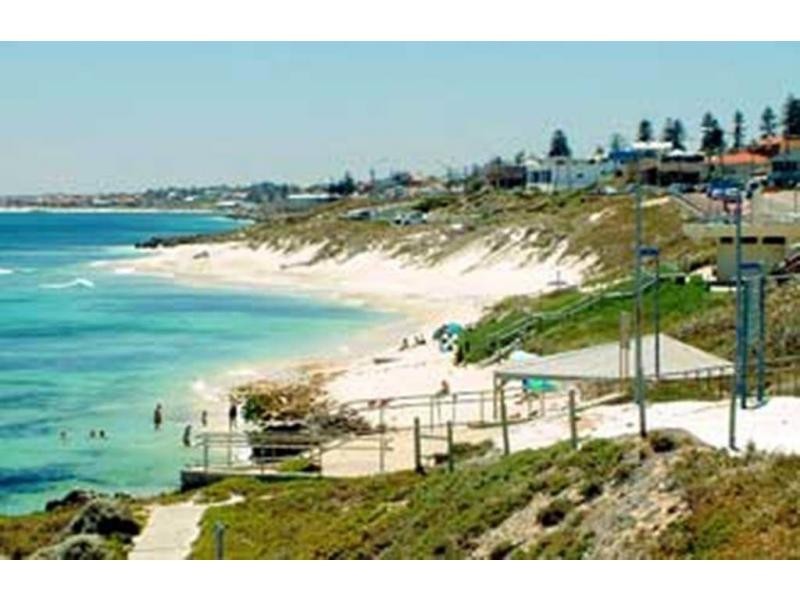 82 Arnott Street, Trigg WA 6029