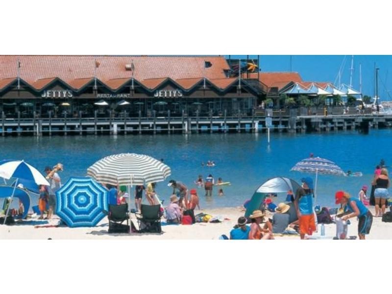 82 Arnott Street, Trigg WA 6029