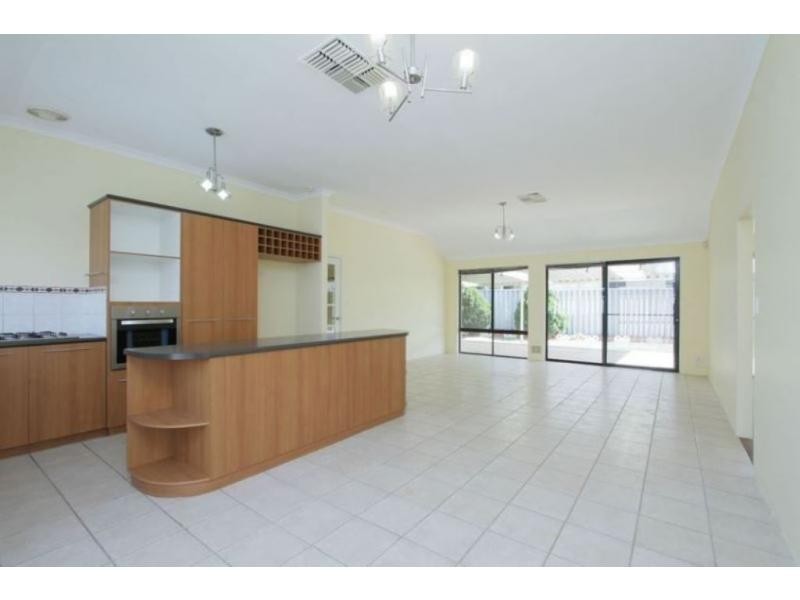 21 Dayana Court, Redcliffe WA 6104