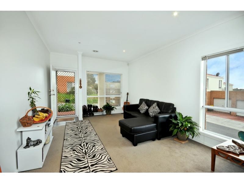 5 Seggan Circle, Gowanbrae VIC 3043