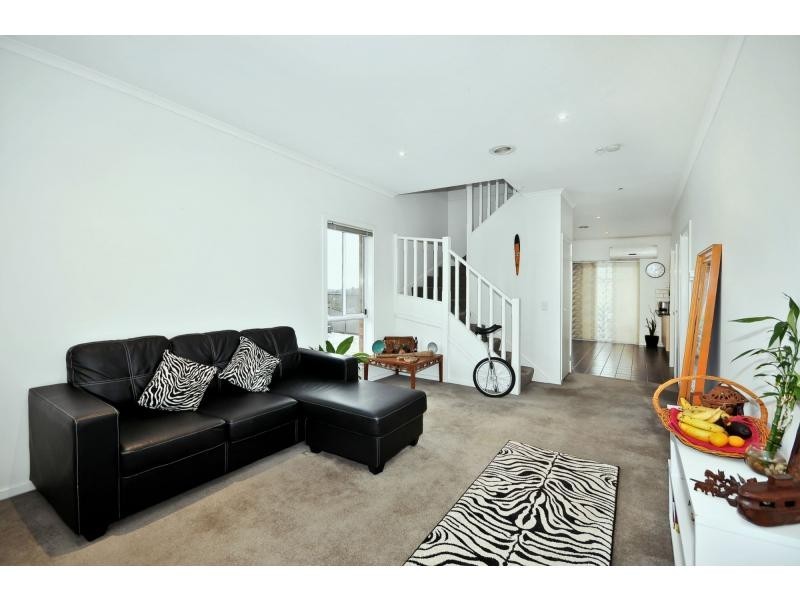 5 Seggan Circle, Gowanbrae VIC 3043