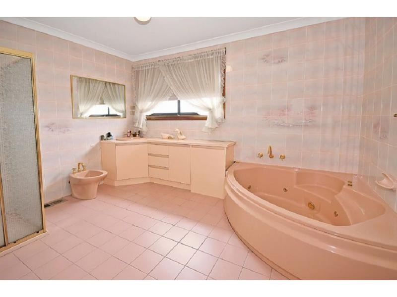 2 Medway Road, Keilor East VIC 3033