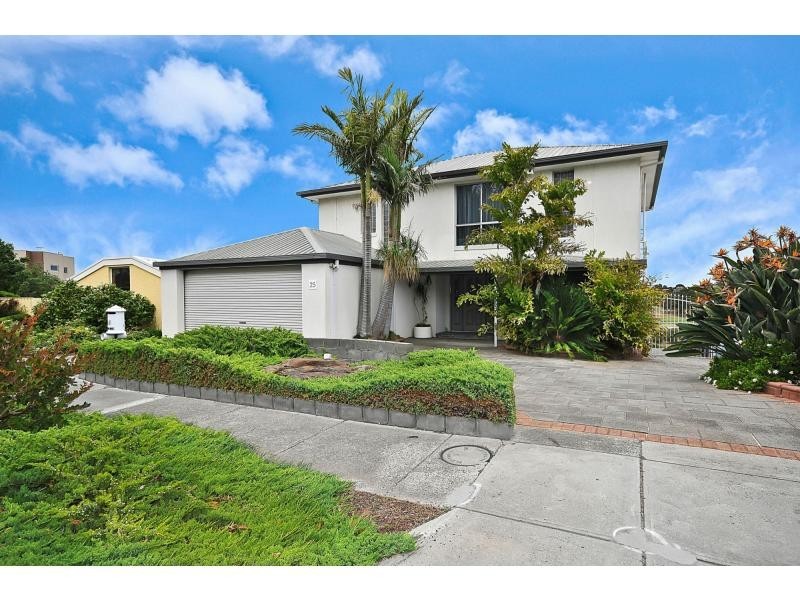 25 Laura Grove, Avondale Heights VIC 3034