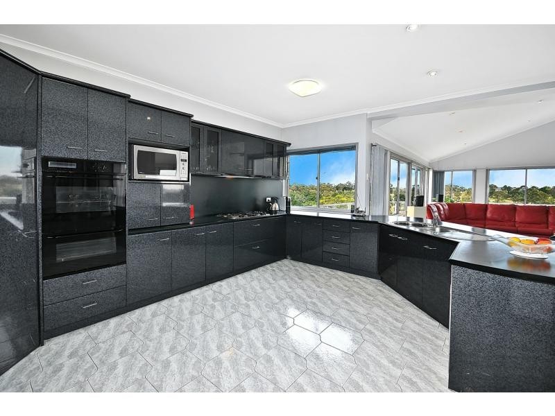 25 Laura Grove, Avondale Heights VIC 3034