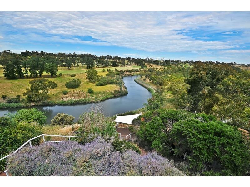 25 Laura Grove, Avondale Heights VIC 3034