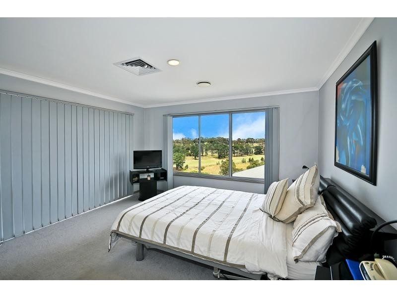 25 Laura Grove, Avondale Heights VIC 3034