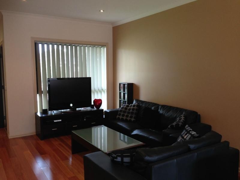 1/64 King Street, Airport West VIC 3042