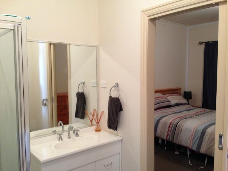 1/64 King Street, Airport West VIC 3042