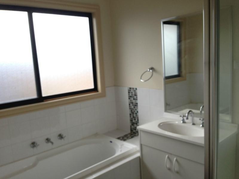 1/64 King Street, Airport West VIC 3042