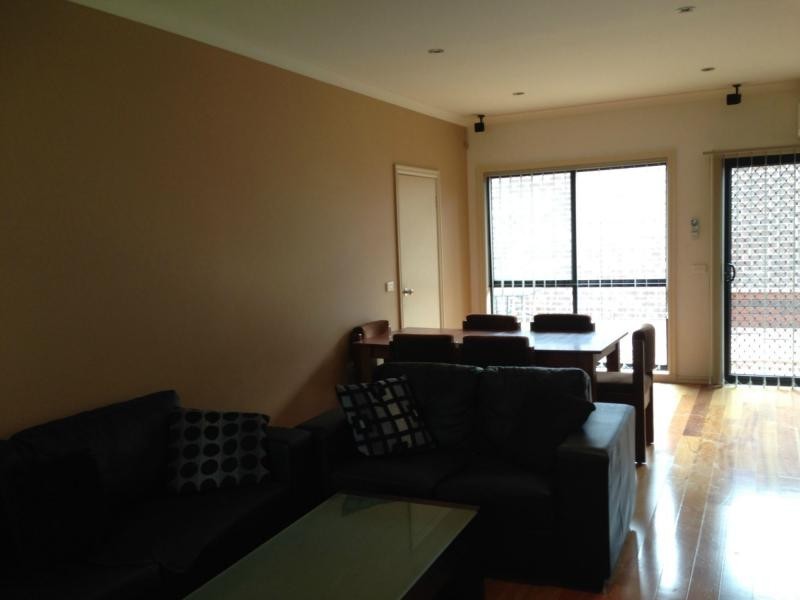 1/64 King Street, Airport West VIC 3042