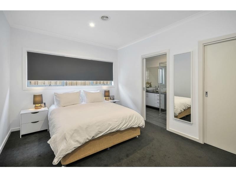 14 Westminster Drive, Avondale Heights VIC 3034