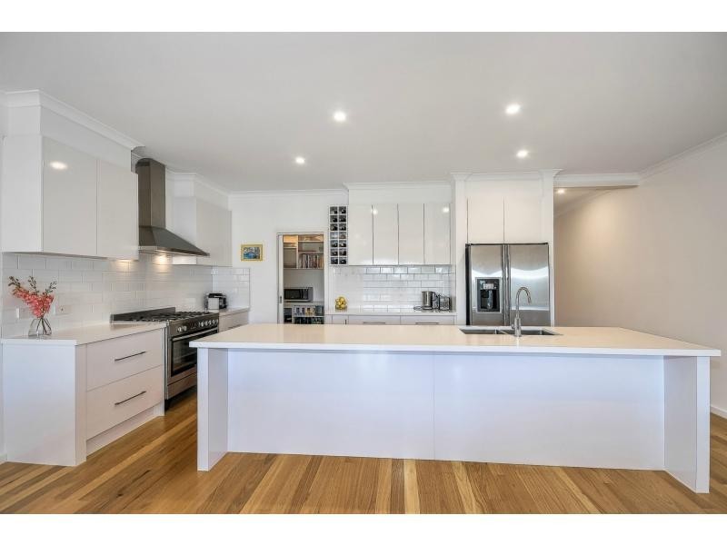 14 Westminster Drive, Avondale Heights VIC 3034