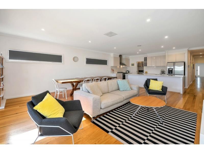 14 Westminster Drive, Avondale Heights VIC 3034