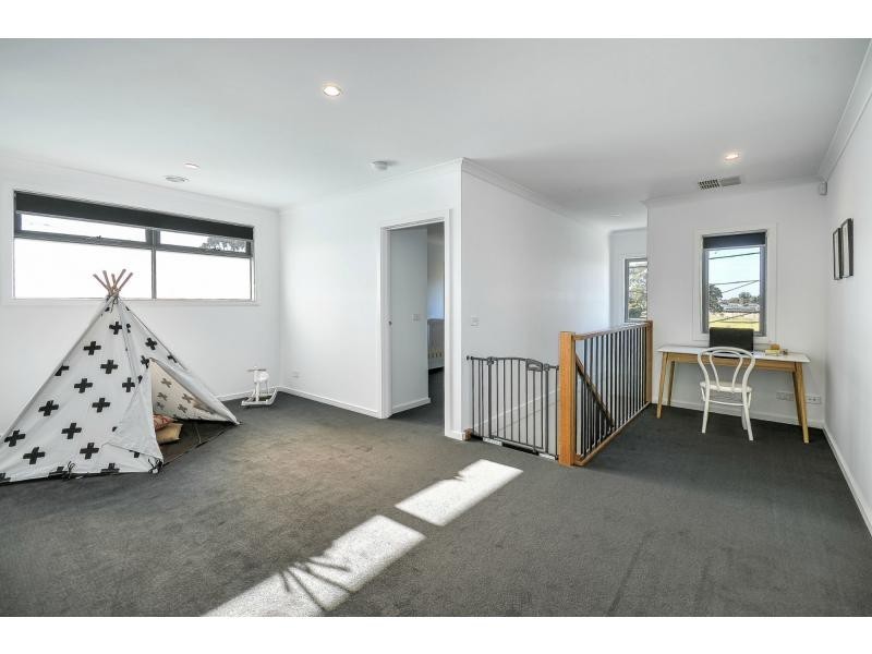 14 Westminster Drive, Avondale Heights VIC 3034