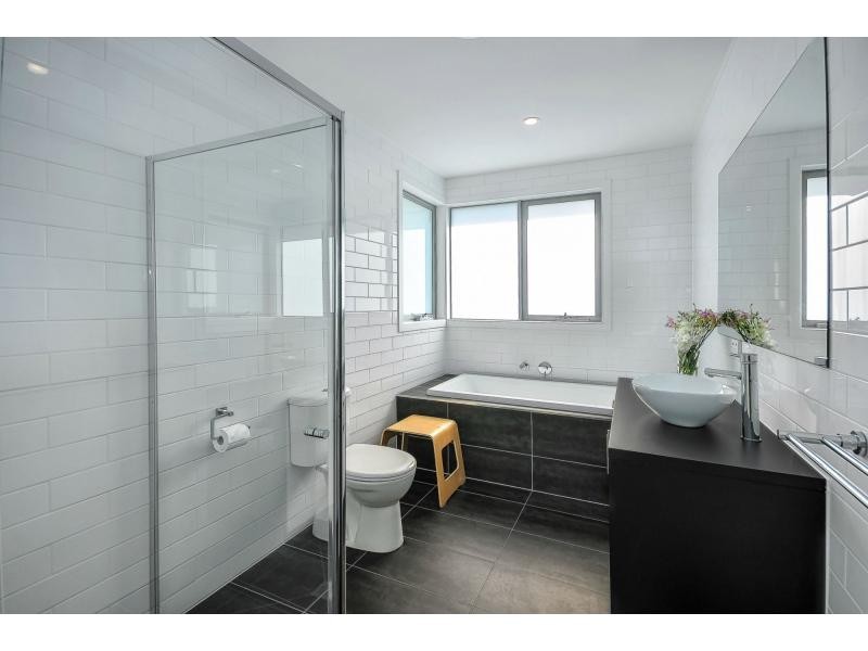 14 Westminster Drive, Avondale Heights VIC 3034