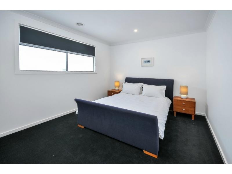 14 Westminster Drive, Avondale Heights VIC 3034