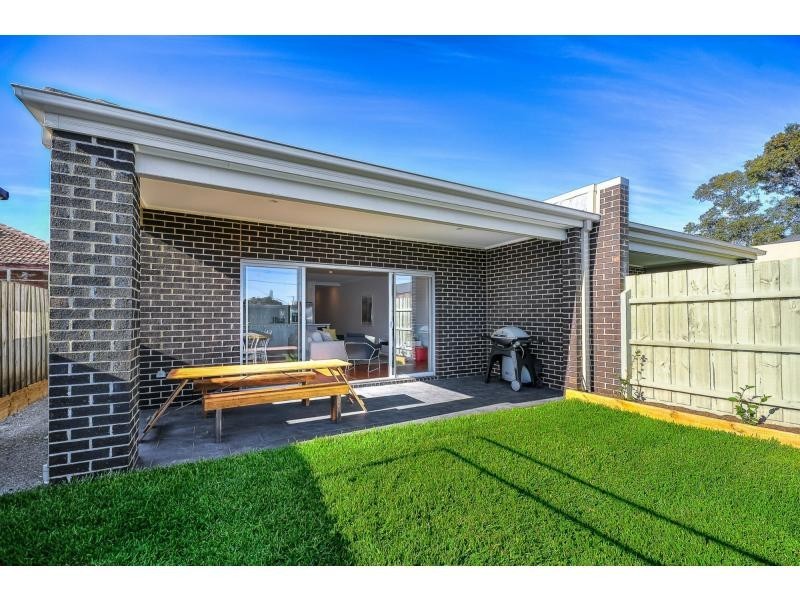 14 Westminster Drive, Avondale Heights VIC 3034
