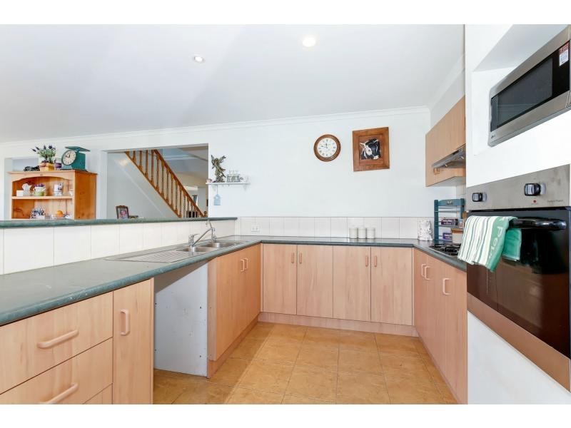 11 Englewood Court, Hillside VIC 3037