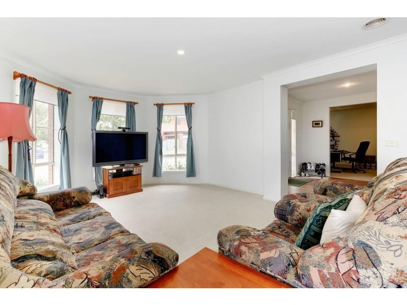 11 Englewood Court, Hillside VIC 3037