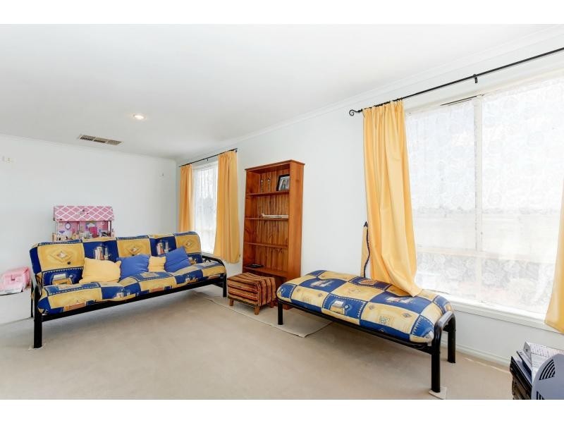 11 Englewood Court, Hillside VIC 3037