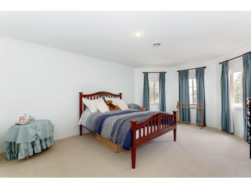 11 Englewood Court, Hillside VIC 3037