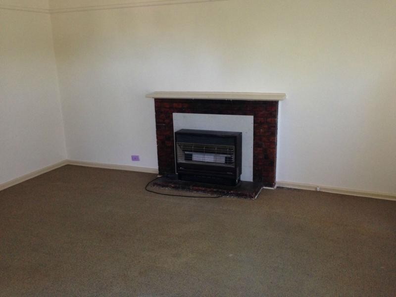 16 Deutscher Street, Avondale Heights VIC 3034
