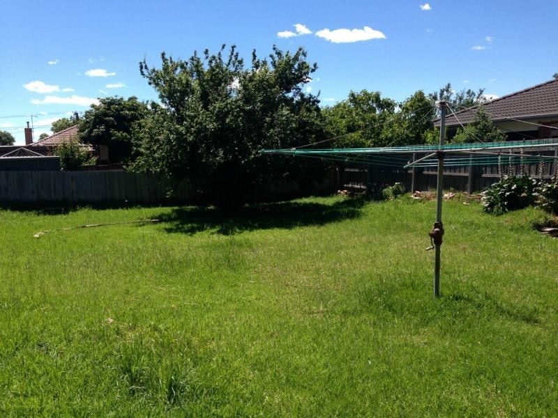 16 Deutscher Street, Avondale Heights VIC 3034