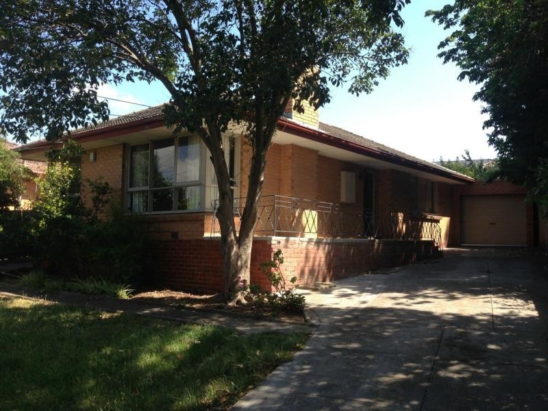 4 Ian Crescent, Airport West VIC 3042