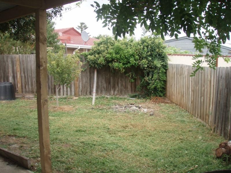 2/46 Somerset Drive, Sunshine North VIC 3020