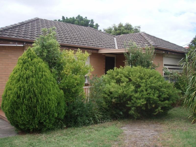 14 The Crossway  South, Avondale Heights VIC 3034