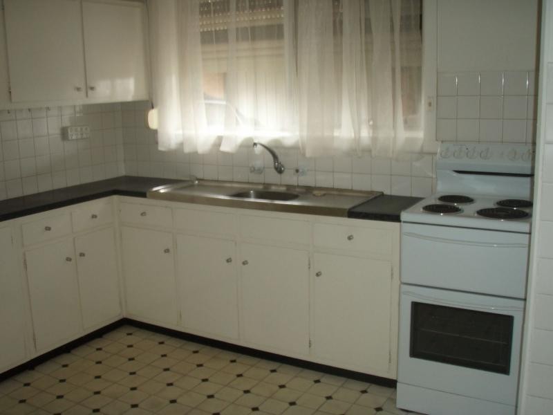 14 The Crossway  South, Avondale Heights VIC 3034