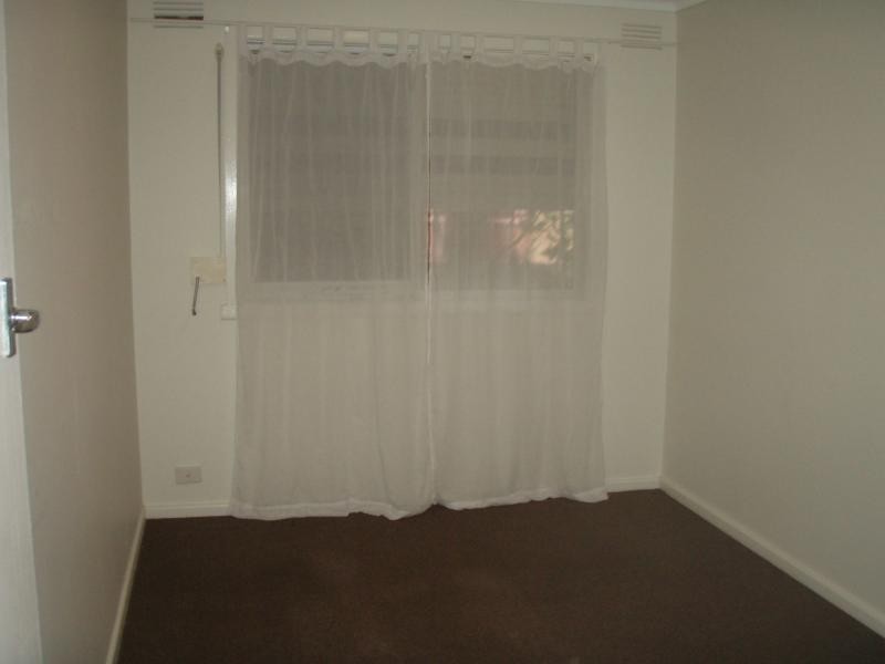 14 The Crossway  South, Avondale Heights VIC 3034