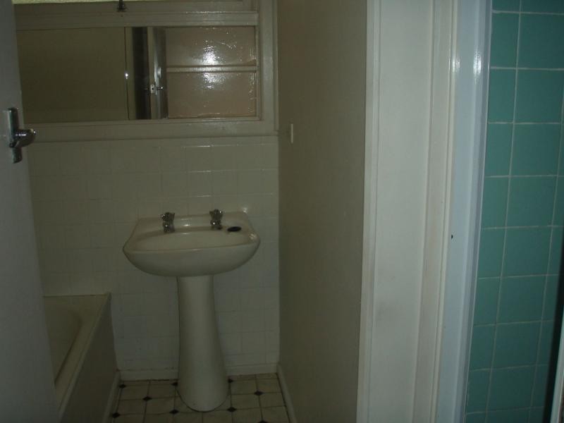 14 The Crossway  South, Avondale Heights VIC 3034