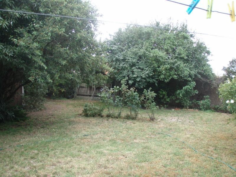 14 The Crossway  South, Avondale Heights VIC 3034