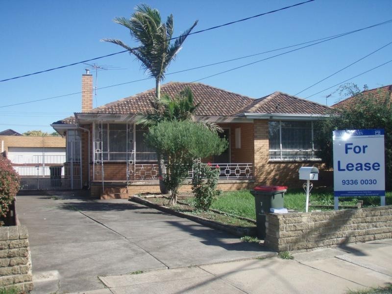 7 Chaumont Drive, Avondale Heights VIC 3034