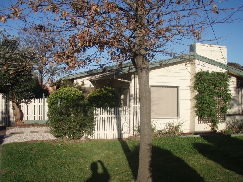 2 Wingara Avenue, Keilor East VIC 3033