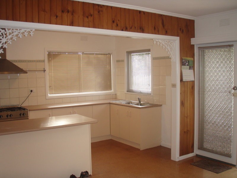 2 Wingara Avenue, Keilor East VIC 3033