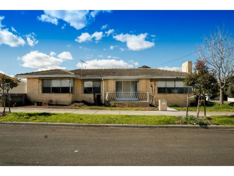 64 Roberts Road, Airport West VIC 3042