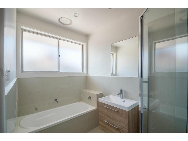 64 Roberts Road, Airport West VIC 3042