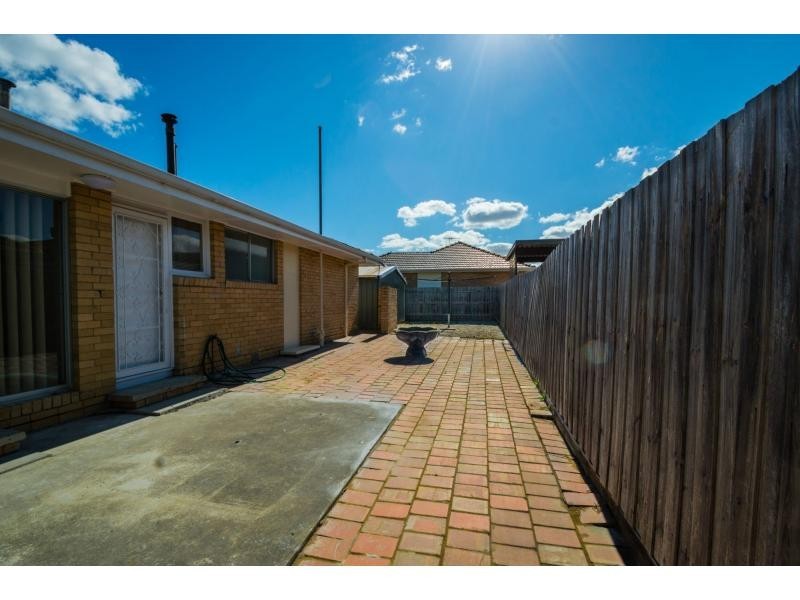 64 Roberts Road, Airport West VIC 3042