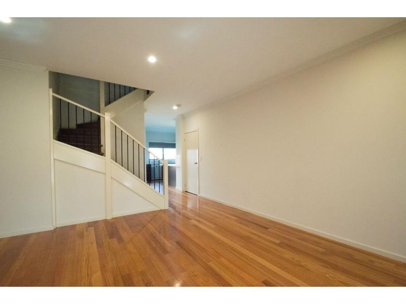 2/26 Henderson Road, Tullamarine VIC 3043