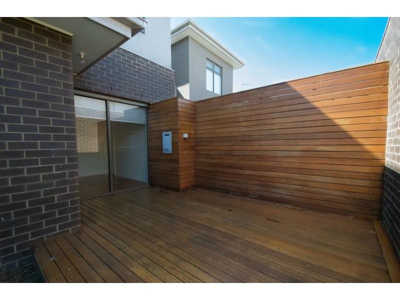 2/26 Henderson Road, Tullamarine VIC 3043