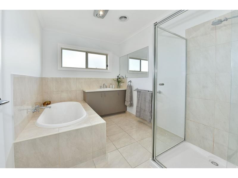 9 Riverview Street, Avondale Heights VIC 3034