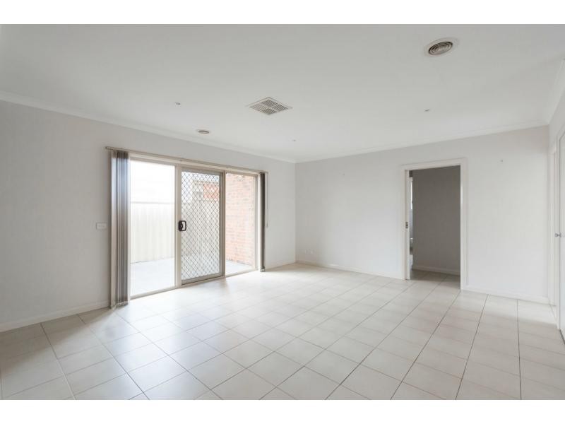 8 Billy Buttons Avenue, Cairnlea VIC 3023