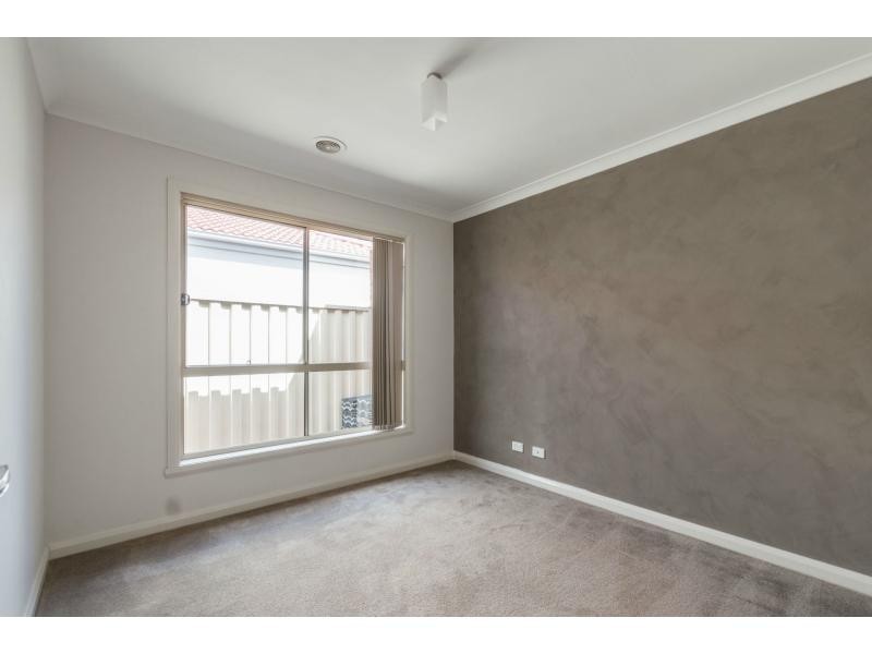 8 Billy Buttons Avenue, Cairnlea VIC 3023