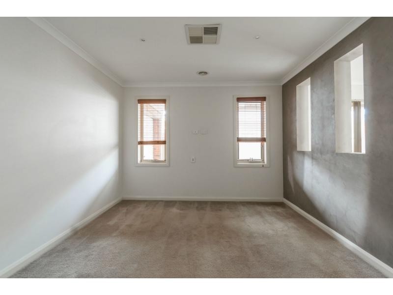 8 Billy Buttons Avenue, Cairnlea VIC 3023