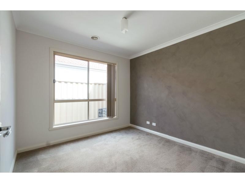 8 Billy Buttons Avenue, Cairnlea VIC 3023