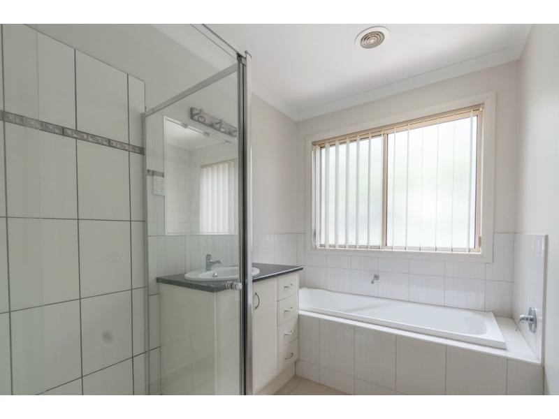 8 Billy Buttons Avenue, Cairnlea VIC 3023