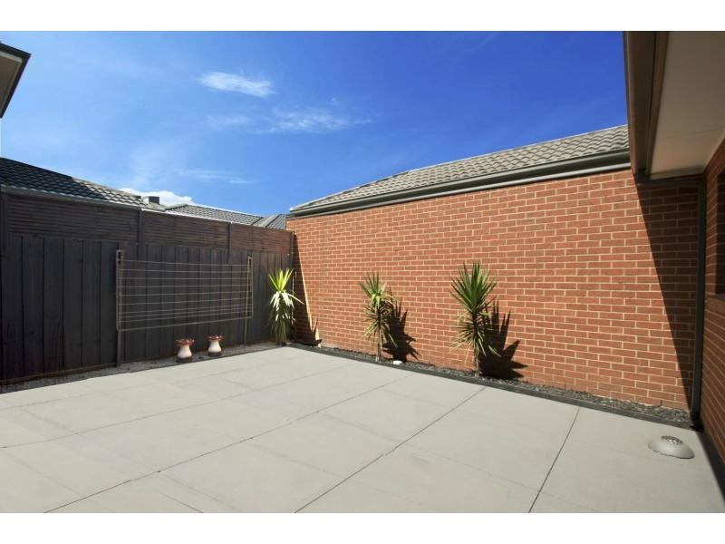 1/10 Arvern Avenue, Avondale Heights VIC 3034