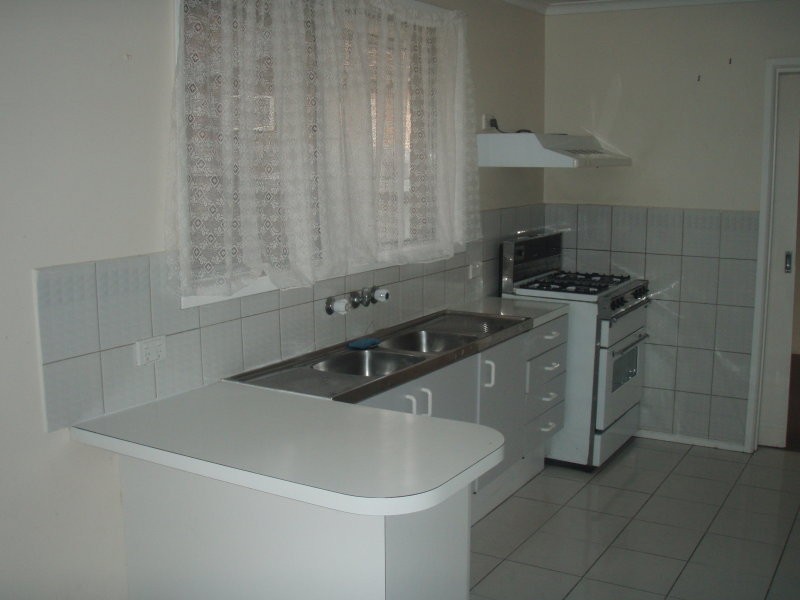 24 Dunfield Drive, Gladstone Park VIC 3043